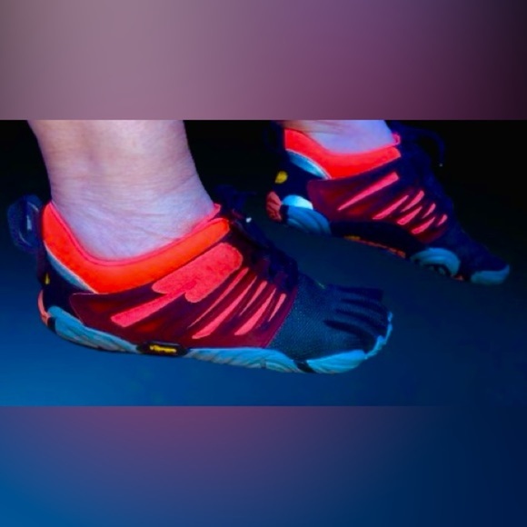 Vibram V-Train Black/Coral/Grey Wmns sz 7.5/8 - Picture 3 of 6